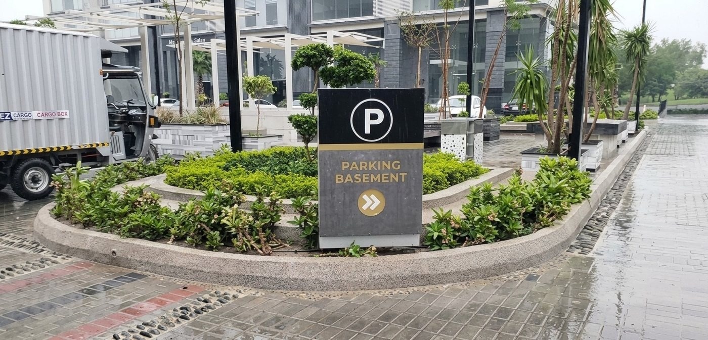 Outdoor Parking Basement directional signage at Raya Fairways